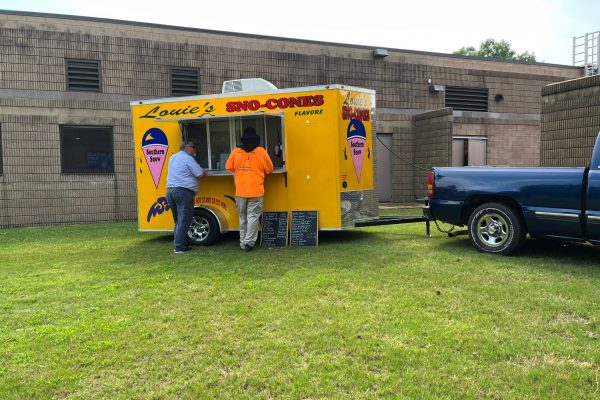 The Louie’s Sno-Cones trailer was a popular station with cool treats of many flavors. Photo: Sara Newman